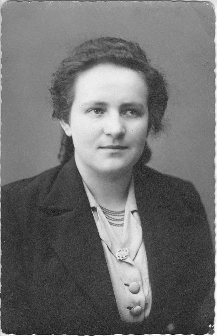 Helena Pawlak (Sophie's sister)