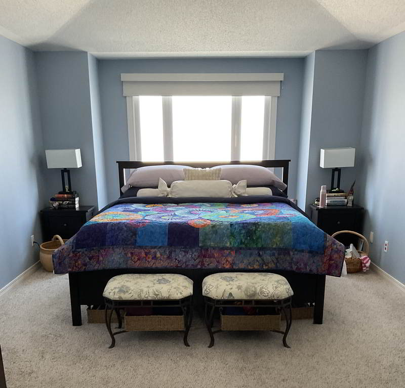 The Raindrops quilt on Lyn and Bruce's bed.