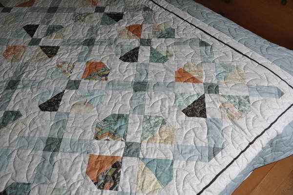 Close up a corner showing some of the fabrics. As well as a better look at the innor and outer borders.