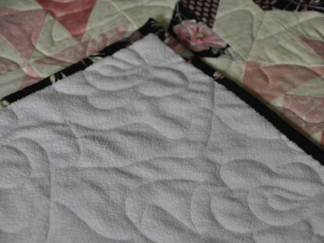 Green and white log cabin quilt, Barn Raising pattern.